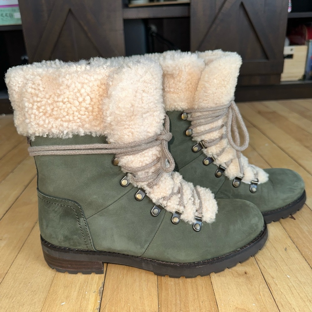 UGG Fraser Boot. Olive. Size 8